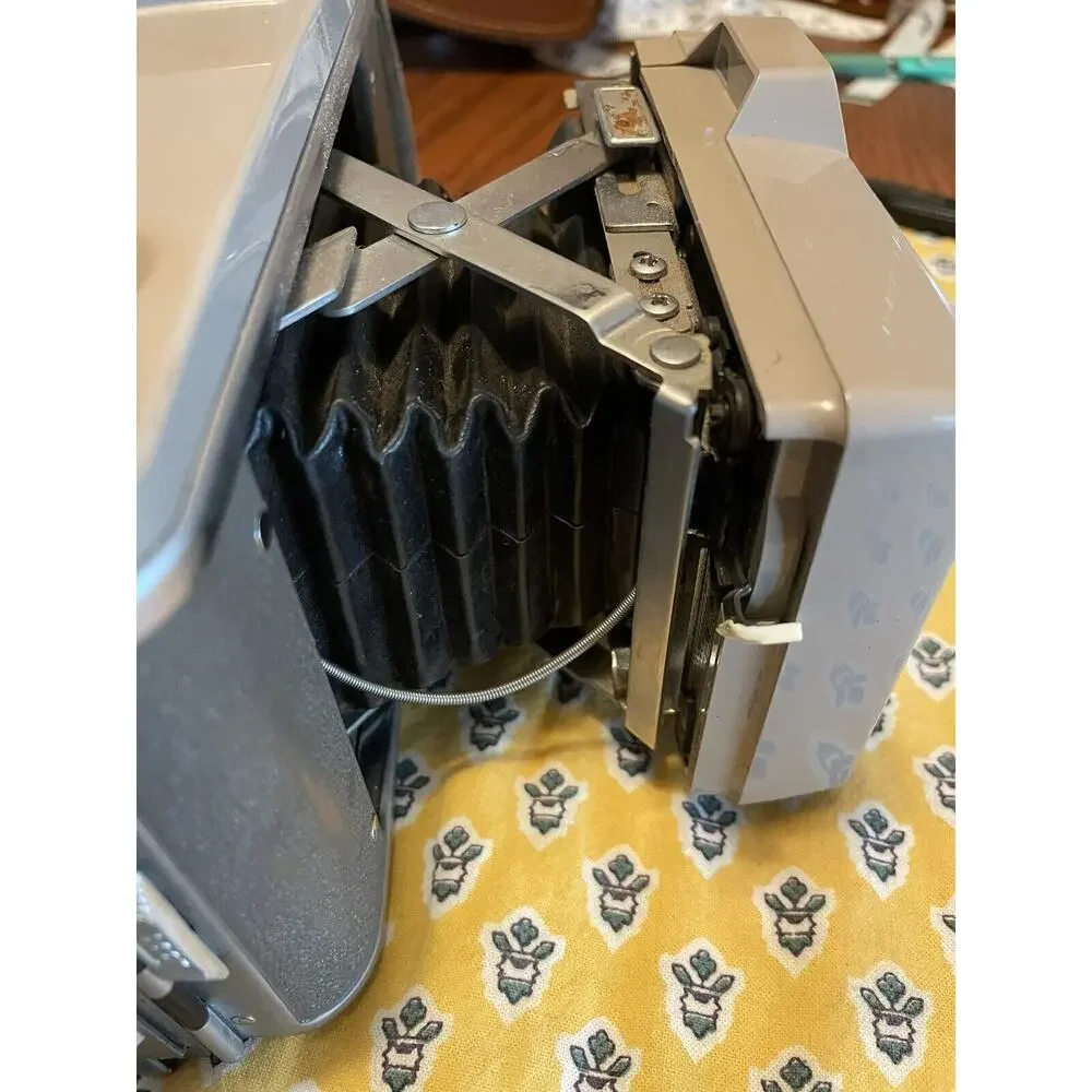 Polaroid J33 land camera w/ Leather Case